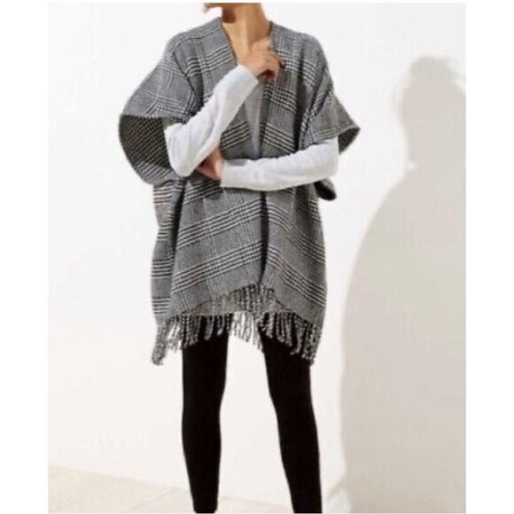 LOFT Womens Houndstooth Fringe Poncho Kimono Wrap Black & White XS NWT - Picture 1 of 10